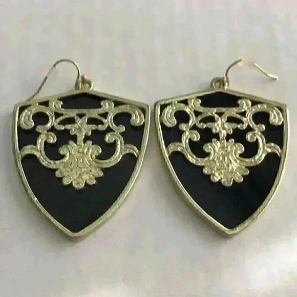 Olivia Welles new Annabelle Detail Earrings - Picture 1 of 8